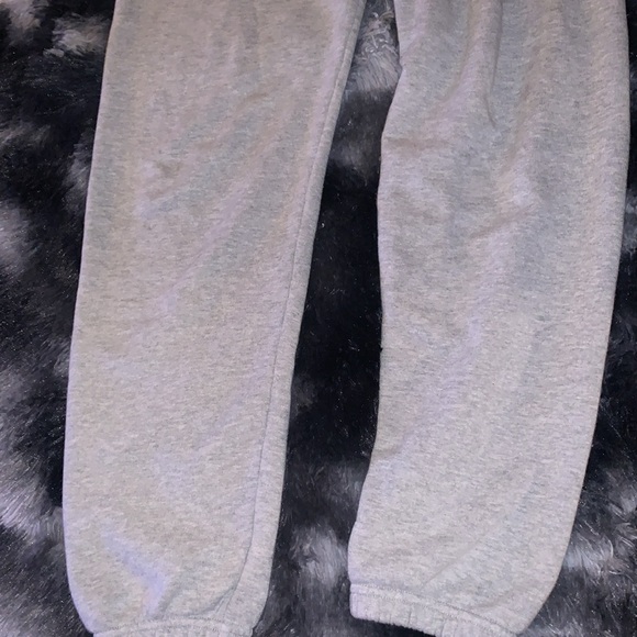 Womens xs uniqlo sweatpants - Picture 3 of 7